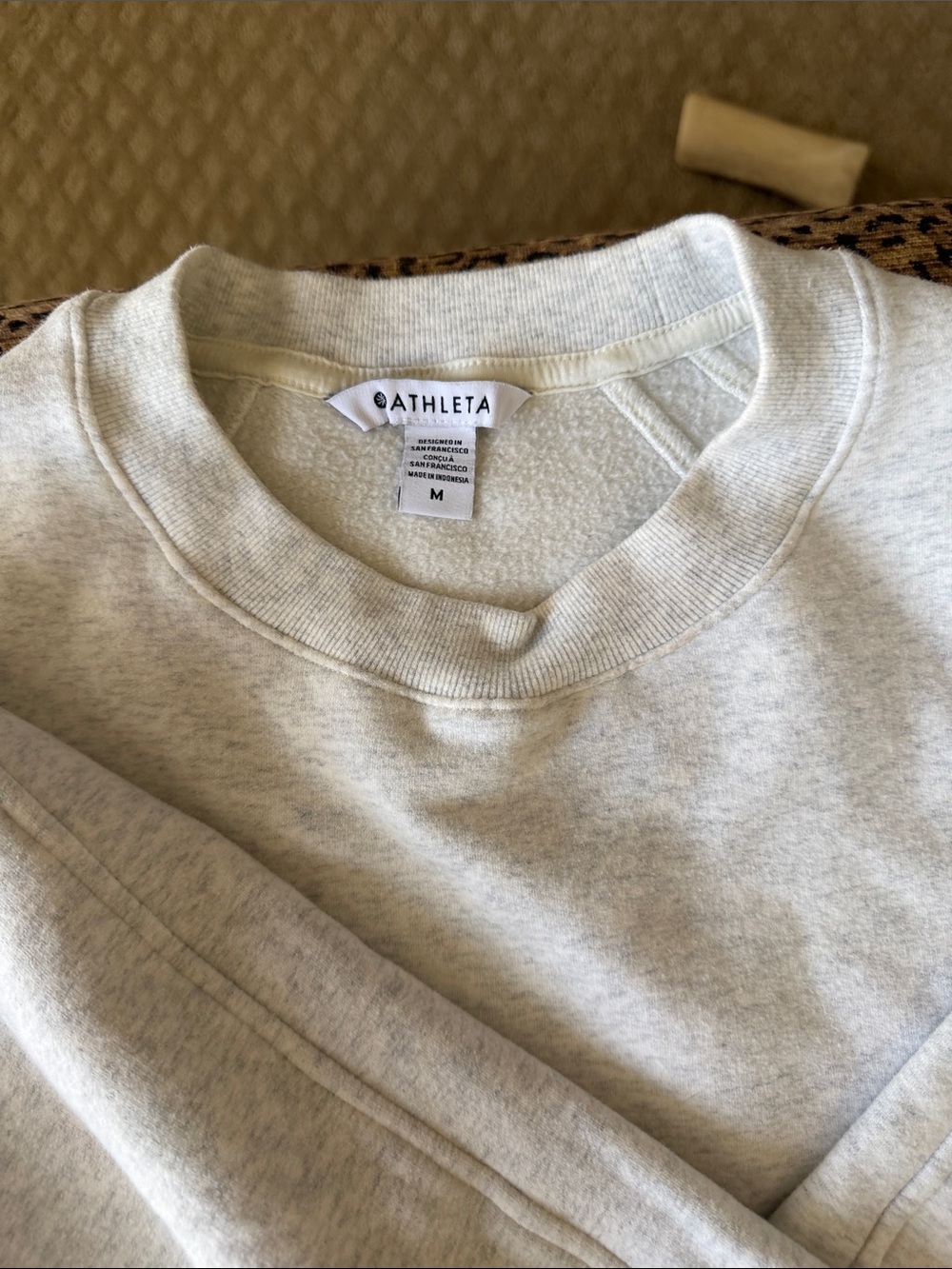 Athleta womens Crewneck cropped Sweatshirt in Light Heather Gray size M